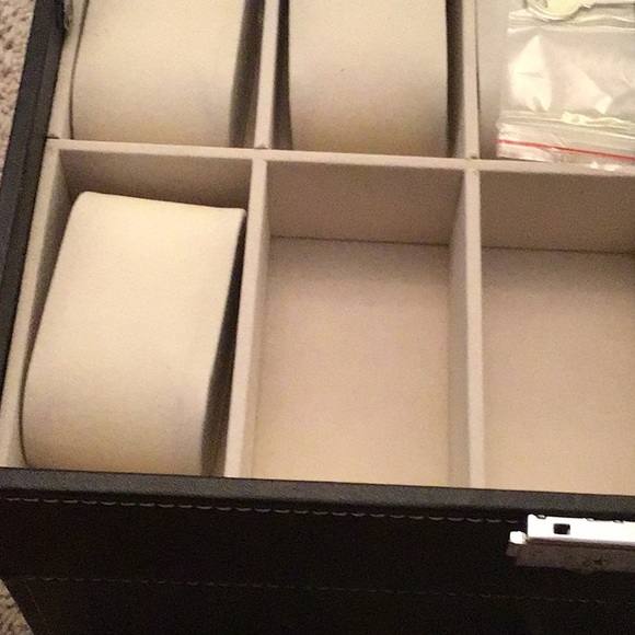 💲💲💲SOLD. Jewelry and Watch Case - Picture 7 of 8